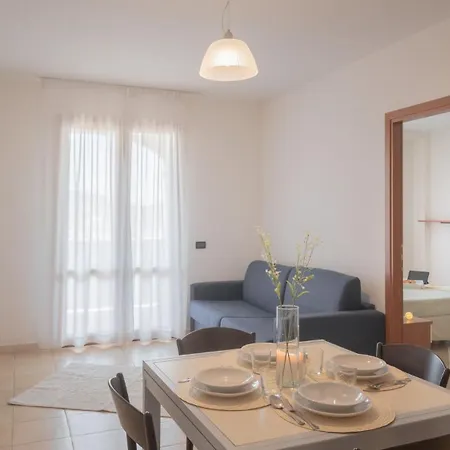 Stylish Le Fontane 1 Bedroom Sleeps 4 Person-no6887 ヴィッラシミーウス