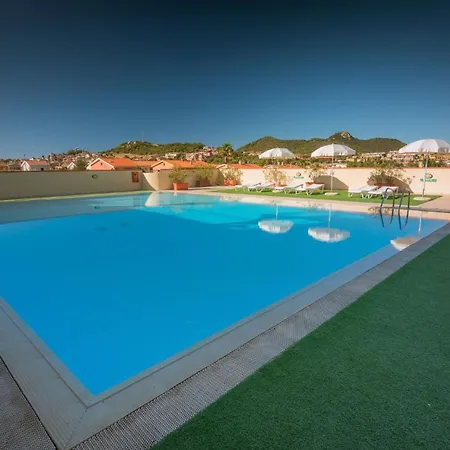 Stylish Le Fontane 1 Bedroom Sleeps 4 Person-no6887 Appartement