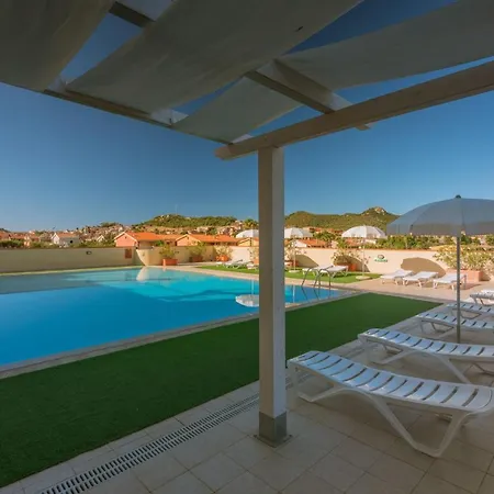 Stylish Le Fontane 1 Bedroom Sleeps 4 Person-no6887 Villasimius