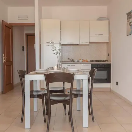 Stylish Le Fontane 1 Bedroom Sleeps 4 Person-no6887 アパート *