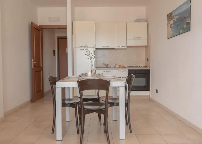 Stylish Le Fontane 1 Bedroom Sleeps 4 Person-no6887